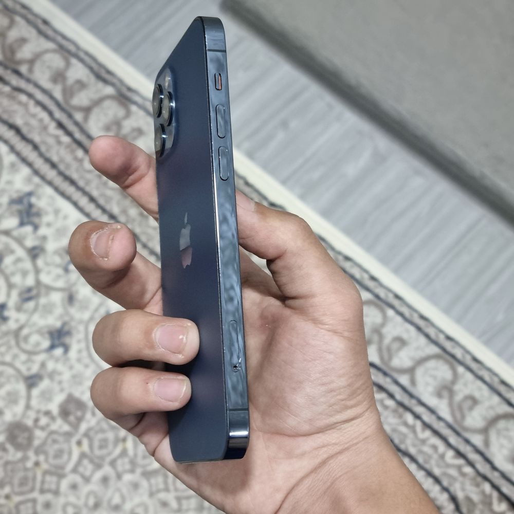 Iphone 12 PRO . 256GB  IDIYAL