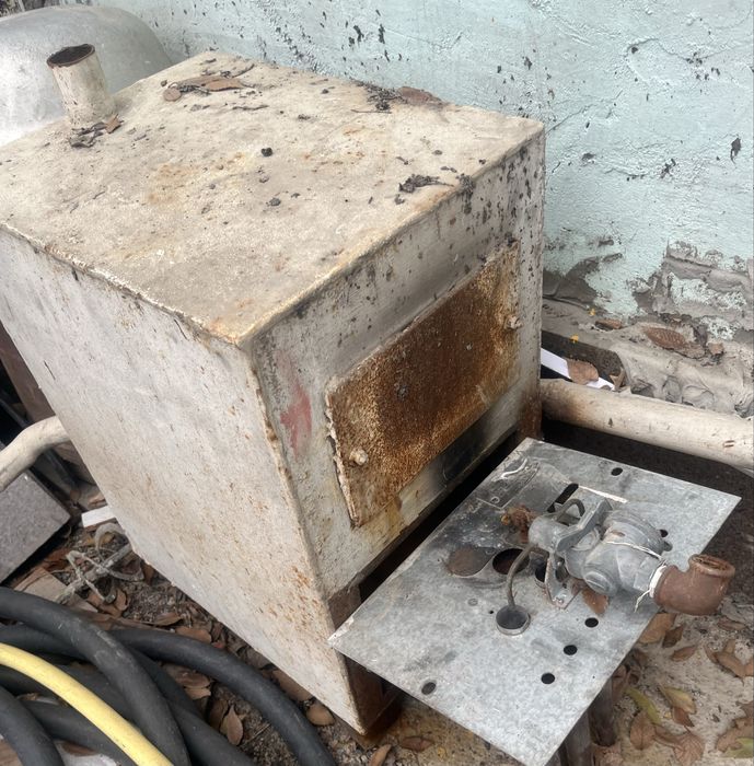 Печь чугунная б/у газовая в хорошем состояние, абсолютно рабочая