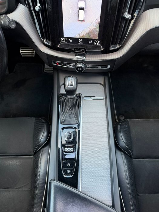 Vând Volvo XC60 2018