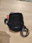 Borsetă neagră Supreme din material Cordura.