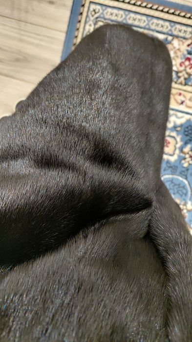 Продам норковую шубу новая 42 44