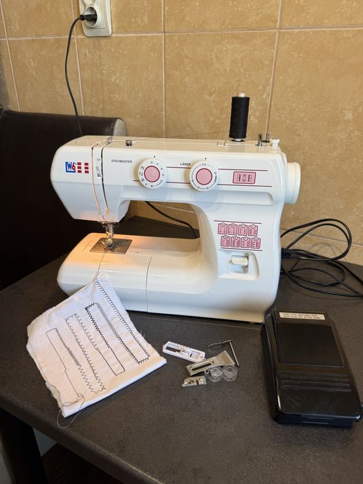 Masina de cusut festinat si butoniere (Germania)