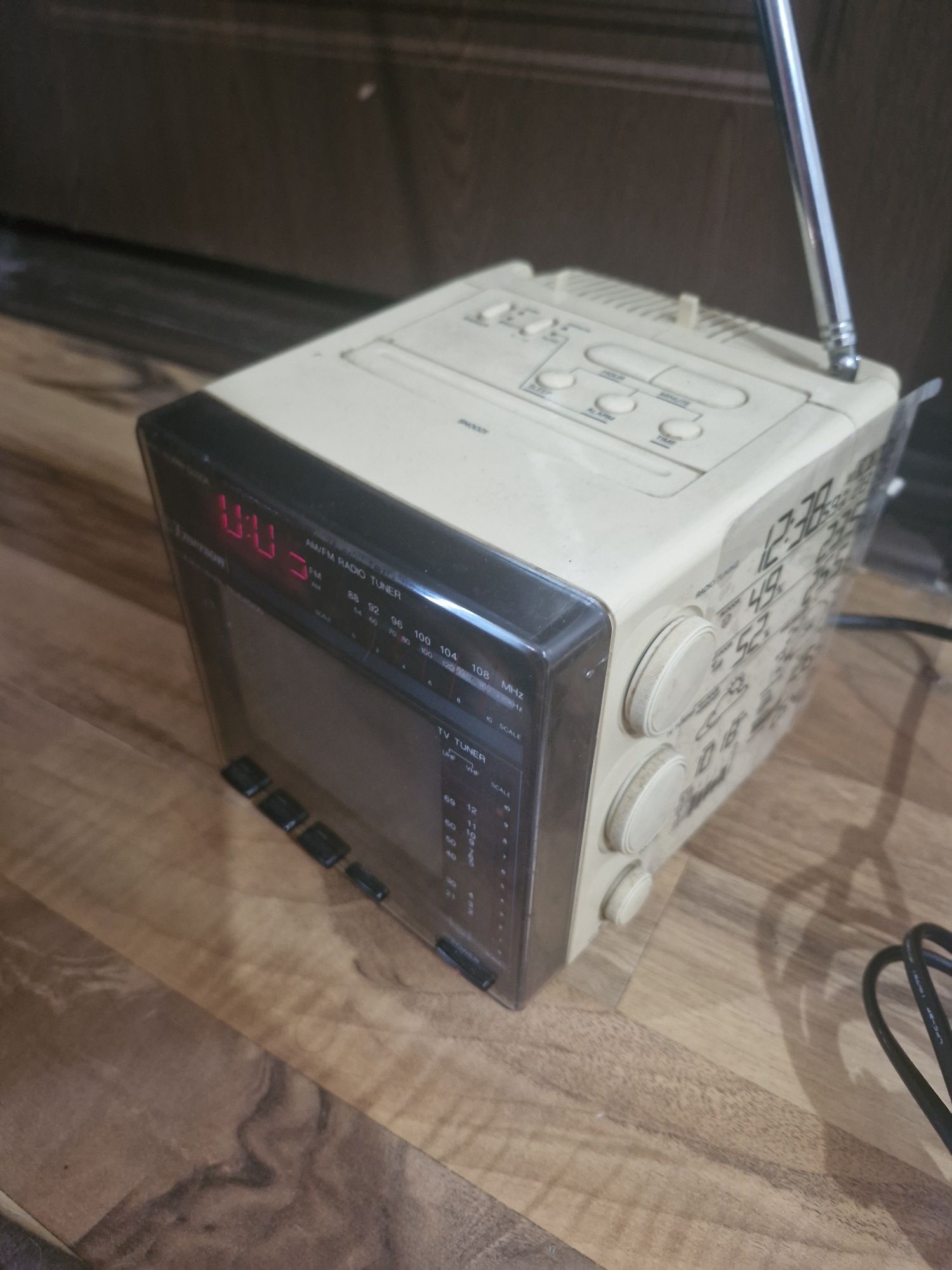 Radio Tv cu ceas Emerson 1987
