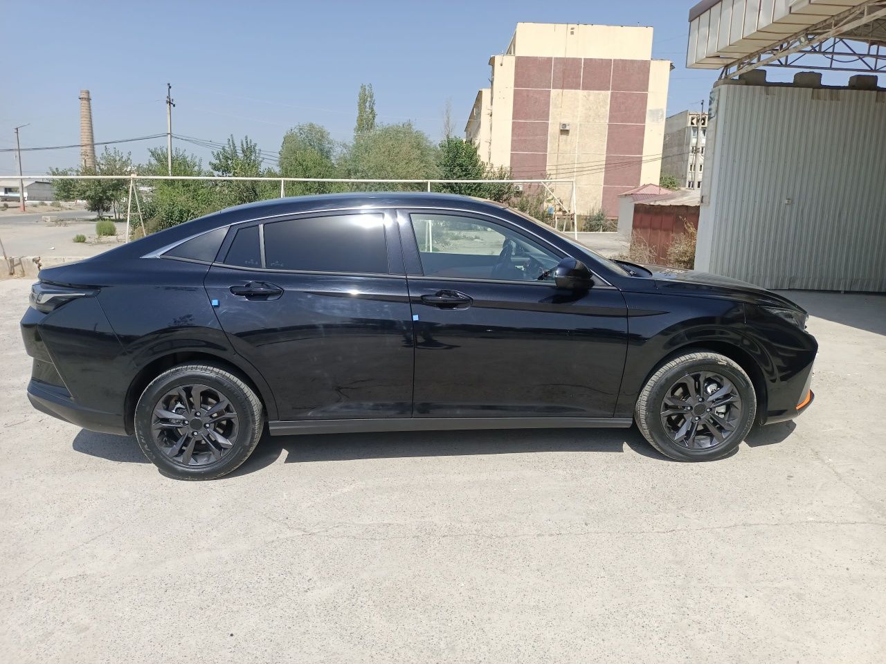Dongfeng Forthing 2023! Probeg 21 ming Sedan qora
