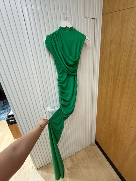 Зелена рокля с ефектни набрани елементи Glamor Room