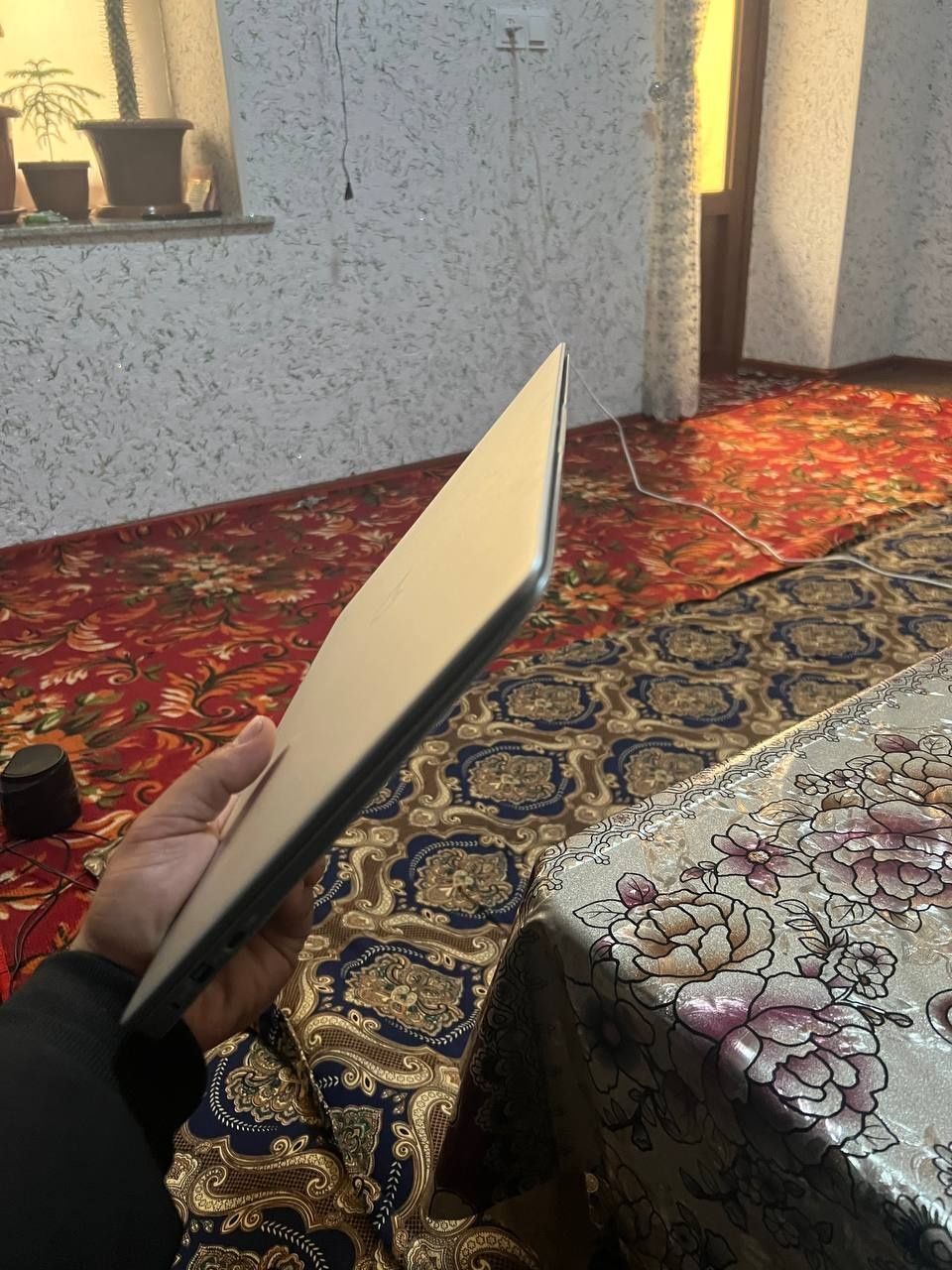 Notebook IRBIS sotladi