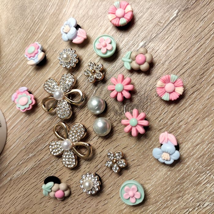 Lot jibitzi noi crocs