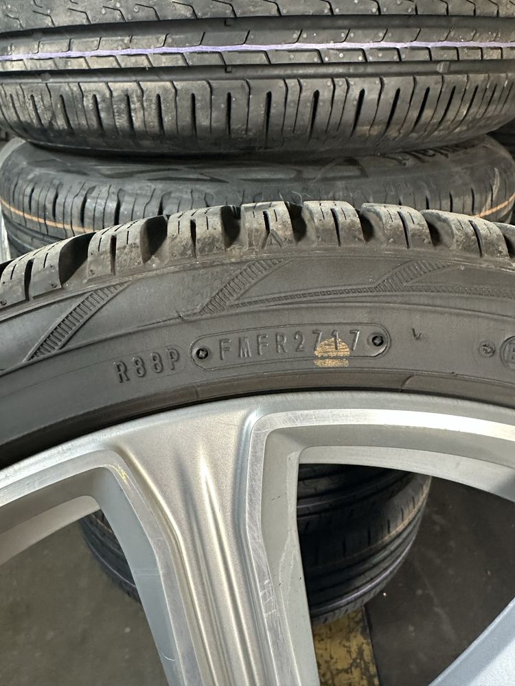 Set 4 anvelope Falken iarnă 255 35 20 runflat 5000 km rulați