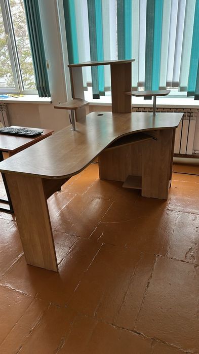 Продам стол, в отличном состоянии 10000. Срочно!!!