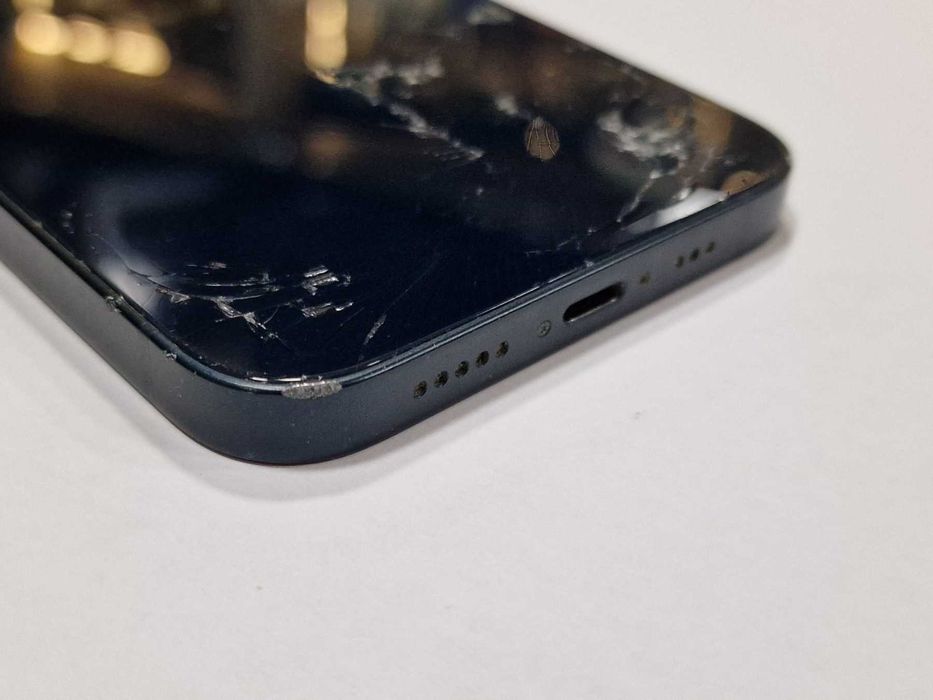 Apple iPhone 13 128GB / 88% / счупен гръб