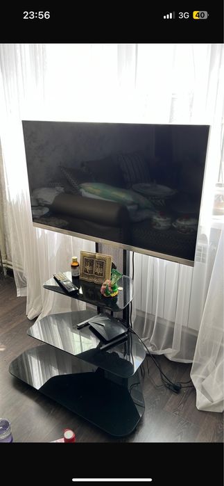 Телевизор LG с подставкой