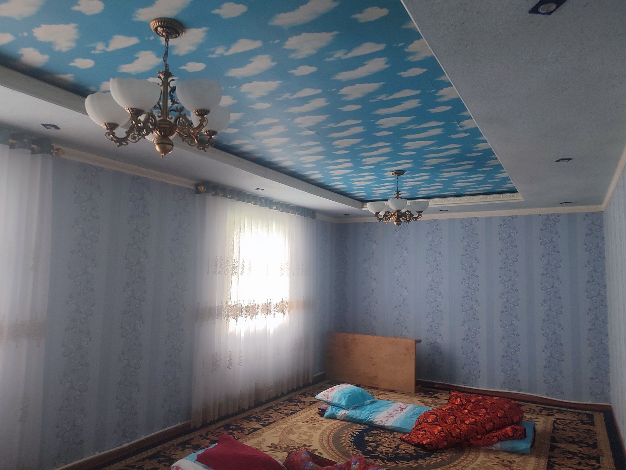 Уй сотилади.ховли