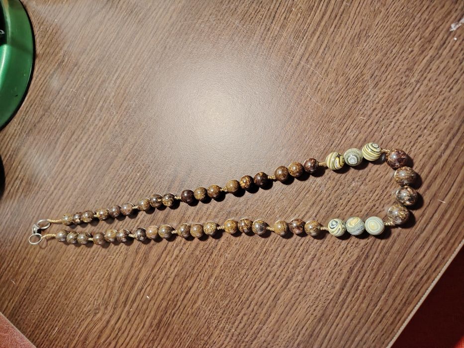 Colier din pietre semipretioase și colier din piatra pretioasa