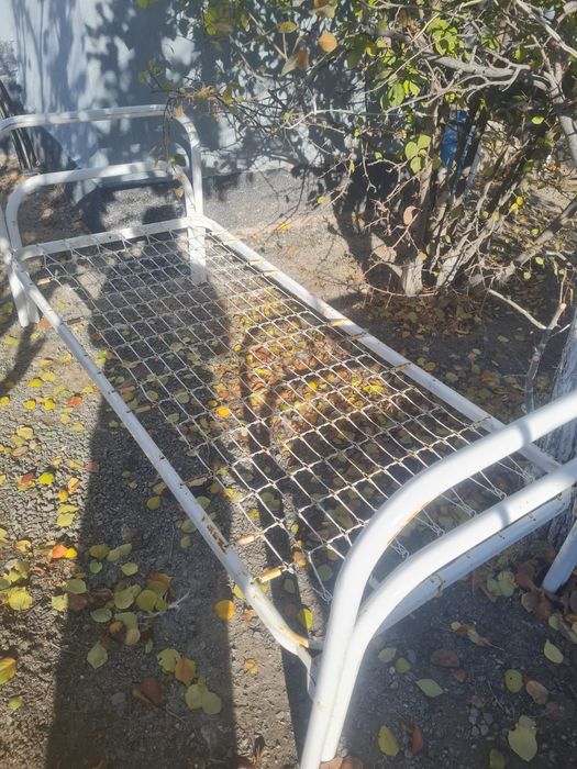 Железная кровать