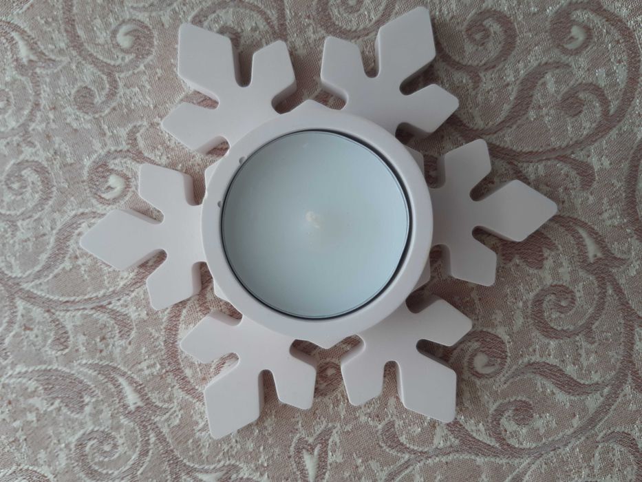 Коледни декорации в нежни, пастелни цветове