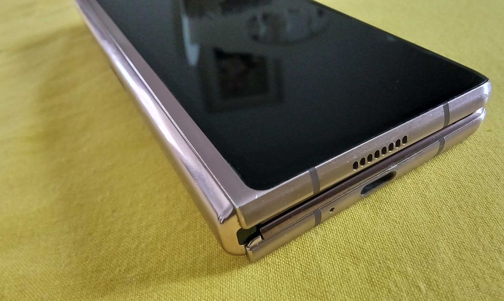 Samsung Galaxy Fold2 ecran mare defect