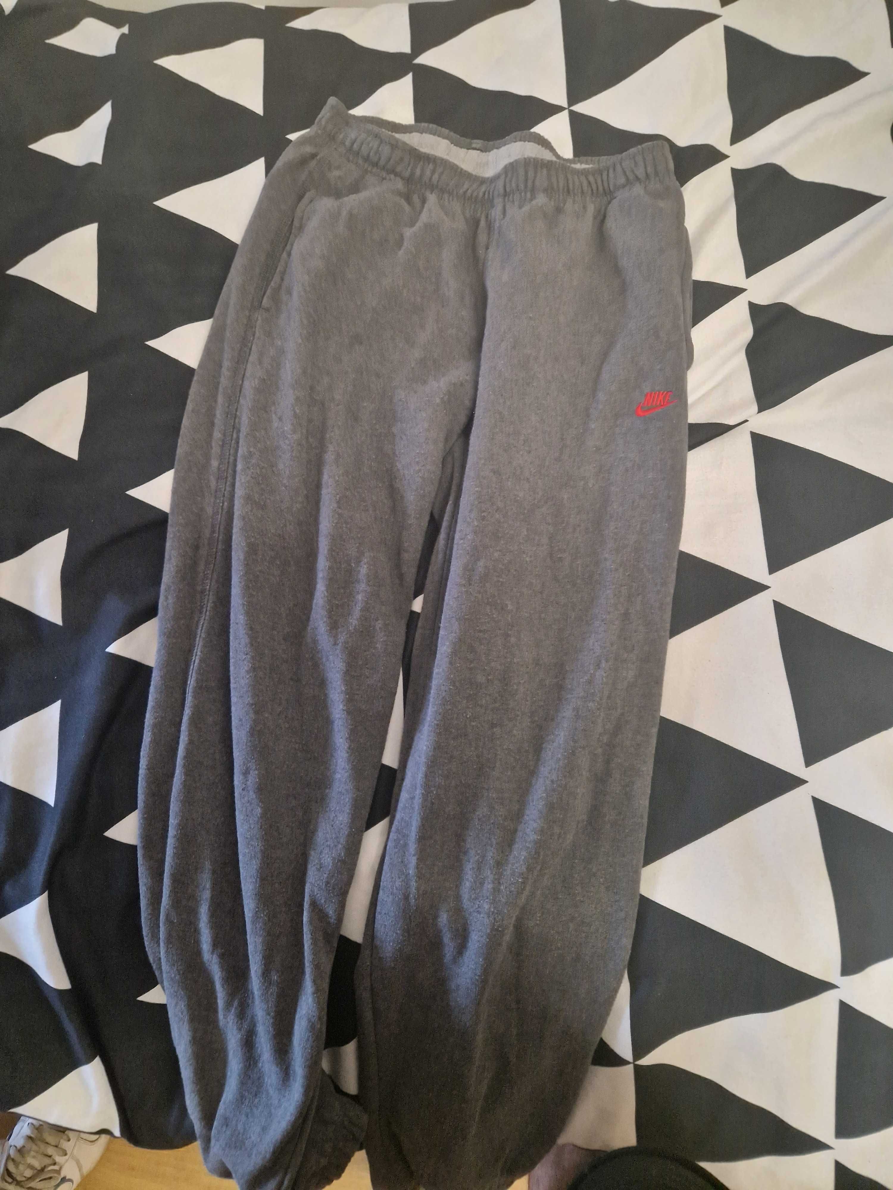 Vand pantaloni Nike