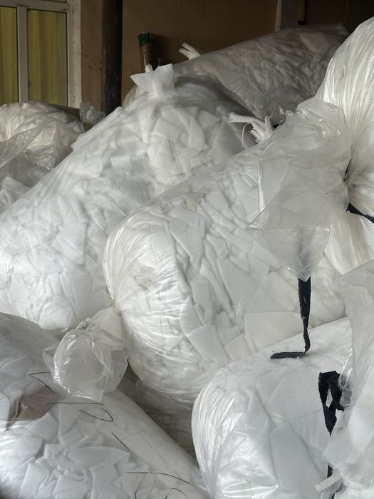 Продам синтепон тбрезки 1 меш. 1000тг.