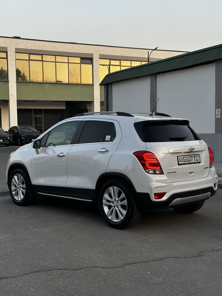 Tracker 1 Premier