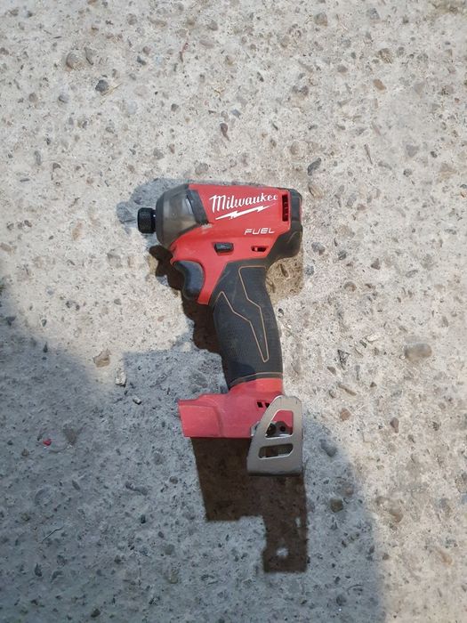 Vând un drill impact