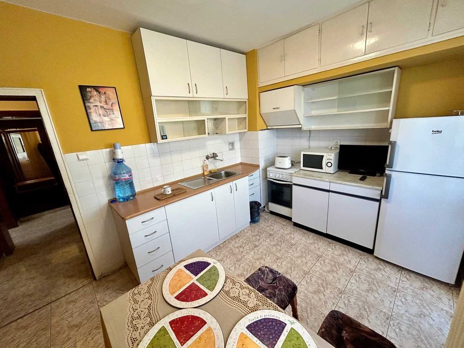 Тристаен апартамент в Сухата река