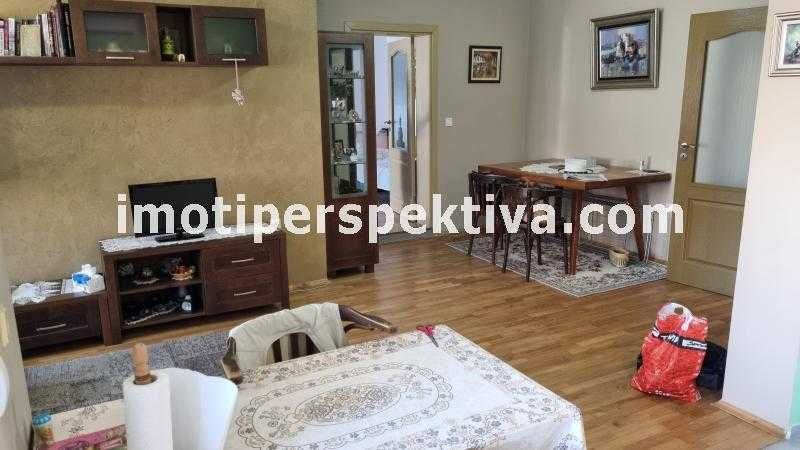 Продава се Тристаен апартамент в Пловдив, Център - 100 кв.м за 1900 €/кв.м - Снимка #2