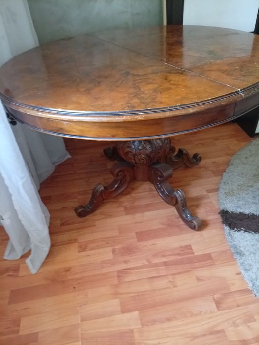 Masa lemn masiv sculptata...1500euro neg. Sculptata manual peste50ani