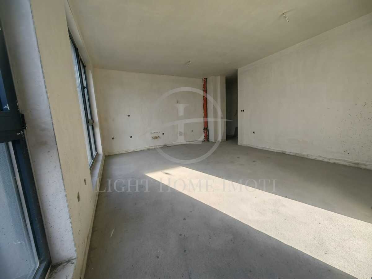 Продава се Тристаен апартамент в Пловдив, Христо Смирненски - 91 кв.м за 1256 €/кв.м - Снимка #1