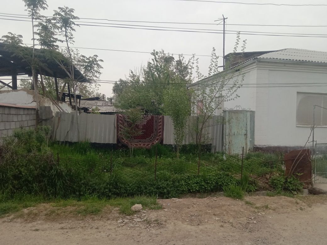 Срочна сотилади 6 хона уй