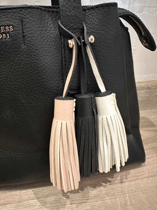 GUESS дамска чанта в черно