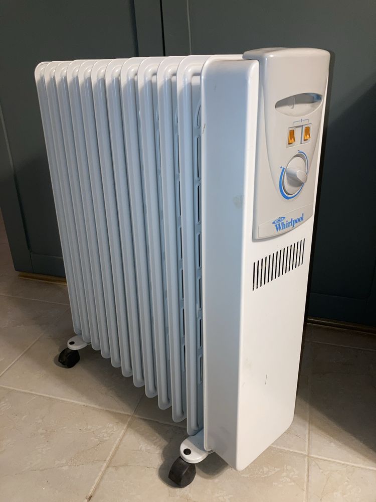 Маслен радиатор Whirlpool, 11 ребра, 2500W