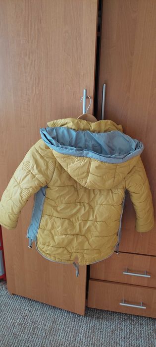 Продам детскую зимнюю куртку