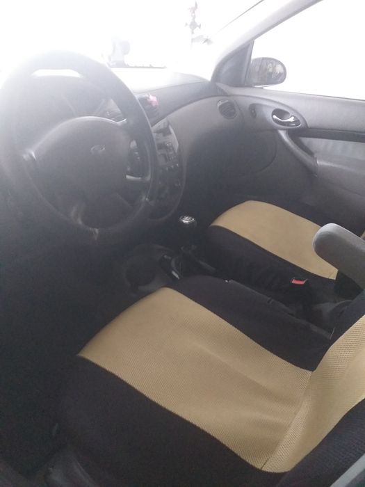 Vand ford focus pt dezmembrari  an 2001