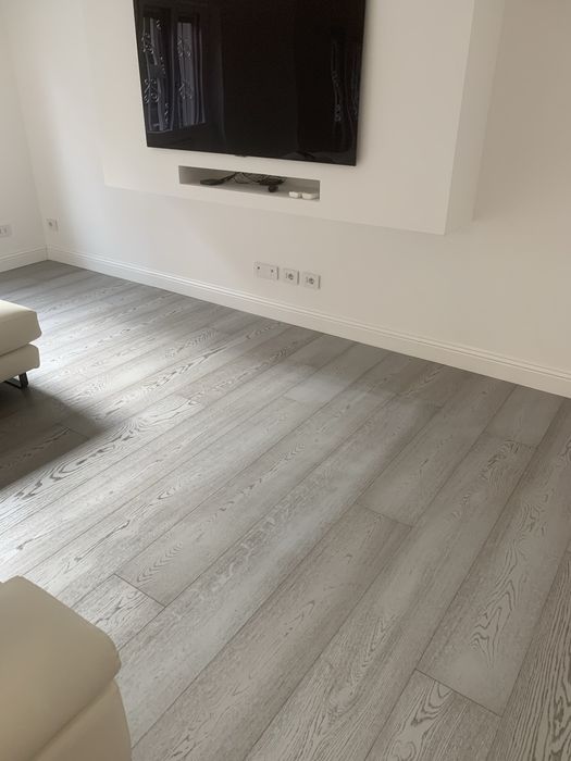 Montaj parchet , rașchetat,lăcuit și plinte-calitate garantată!