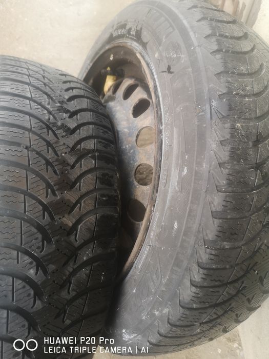 Продавам две гуми с джанти