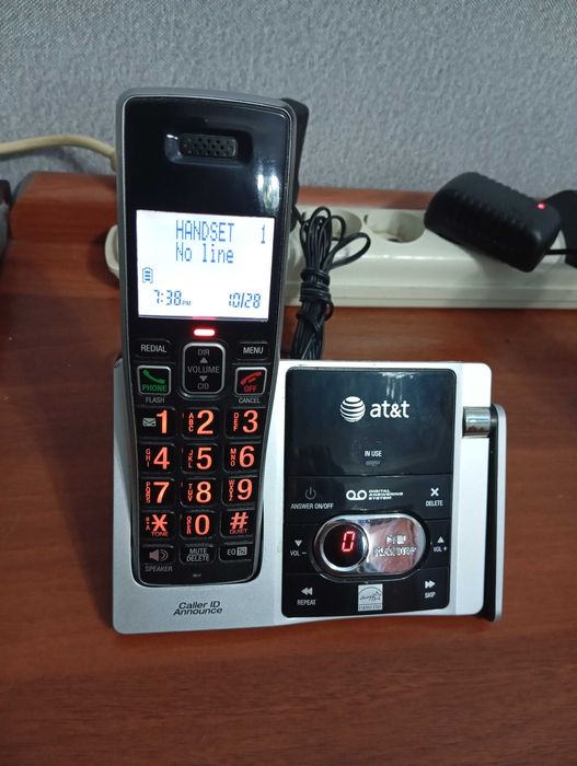 Продам радиотелефон AT&T четыре трубки на один телефонный номер.