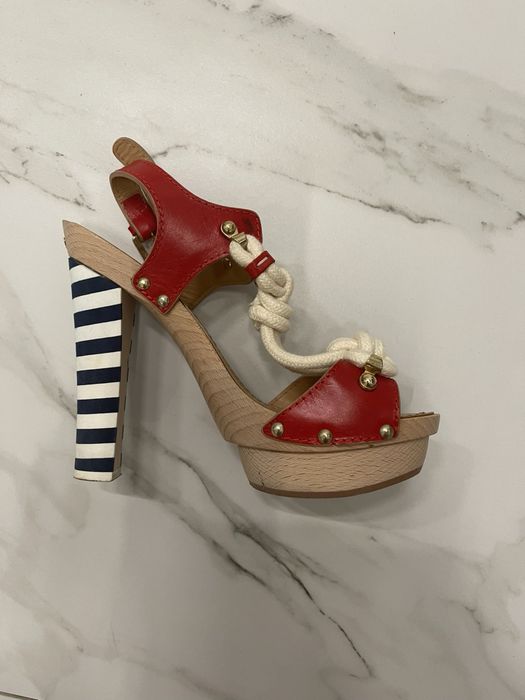 Сандали с ток DSQUARED
