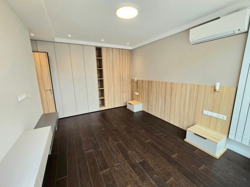 Продава се Тристаен апартамент в София, Център - 187 кв.м за 3198 €/кв.м - Снимка #5