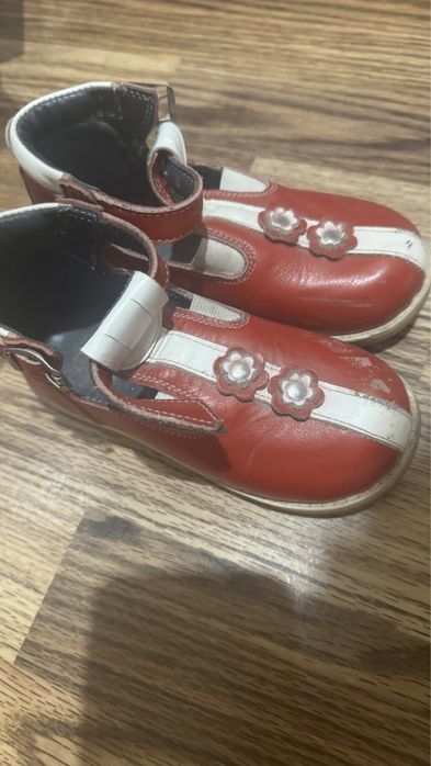 Продаю ортопедическую обувь для девочки.