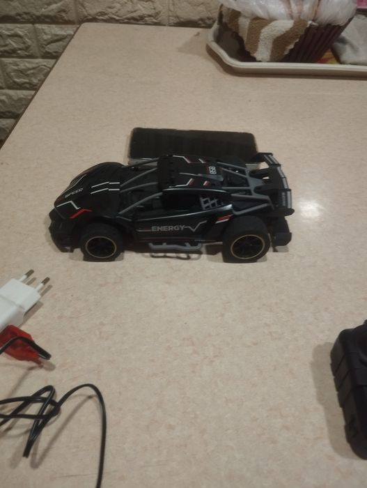 Продаю машину на пульте управления.