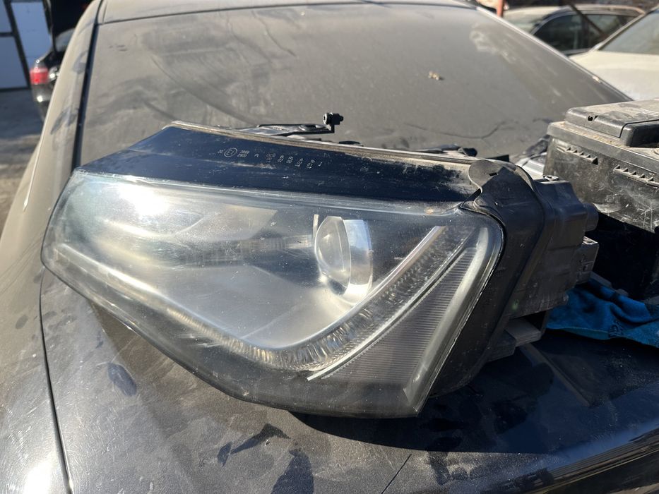 Ляв фар audi a8 2011