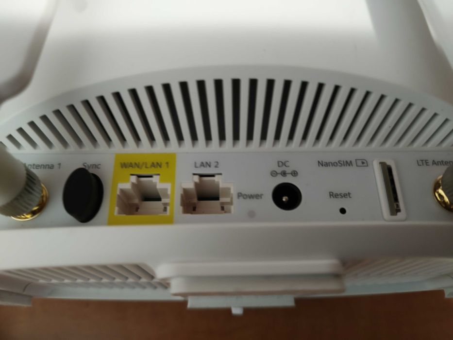 Router wireless cartela SIM 4G NETGEAR LBR20 Gigabit  Bandă dubla ORBI