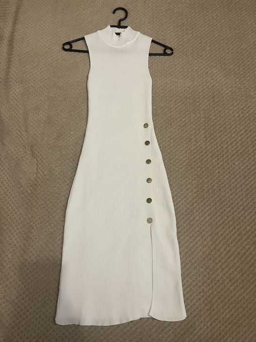 Бяла рипсена рокля ХС размер