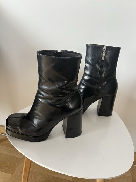 Уникални боти Bershka