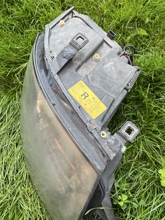 Оригинален десен  фар Bosch audi TT 1.8t / ауди ТТ