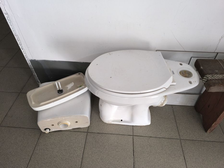 Унитаз б/у. Дерия