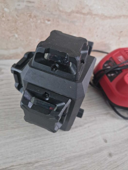 Nivela laser Milwaukee M12  3PL