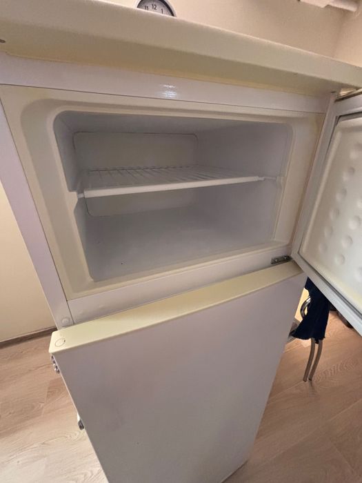 Хладилник, спешна продажба