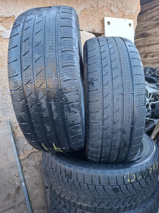 Vand 2 sau 4  anvelope 235 55 19 brigestone de iarna