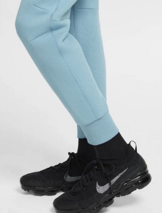 Оригинално долнище на Nike Tech! 128-137.см.